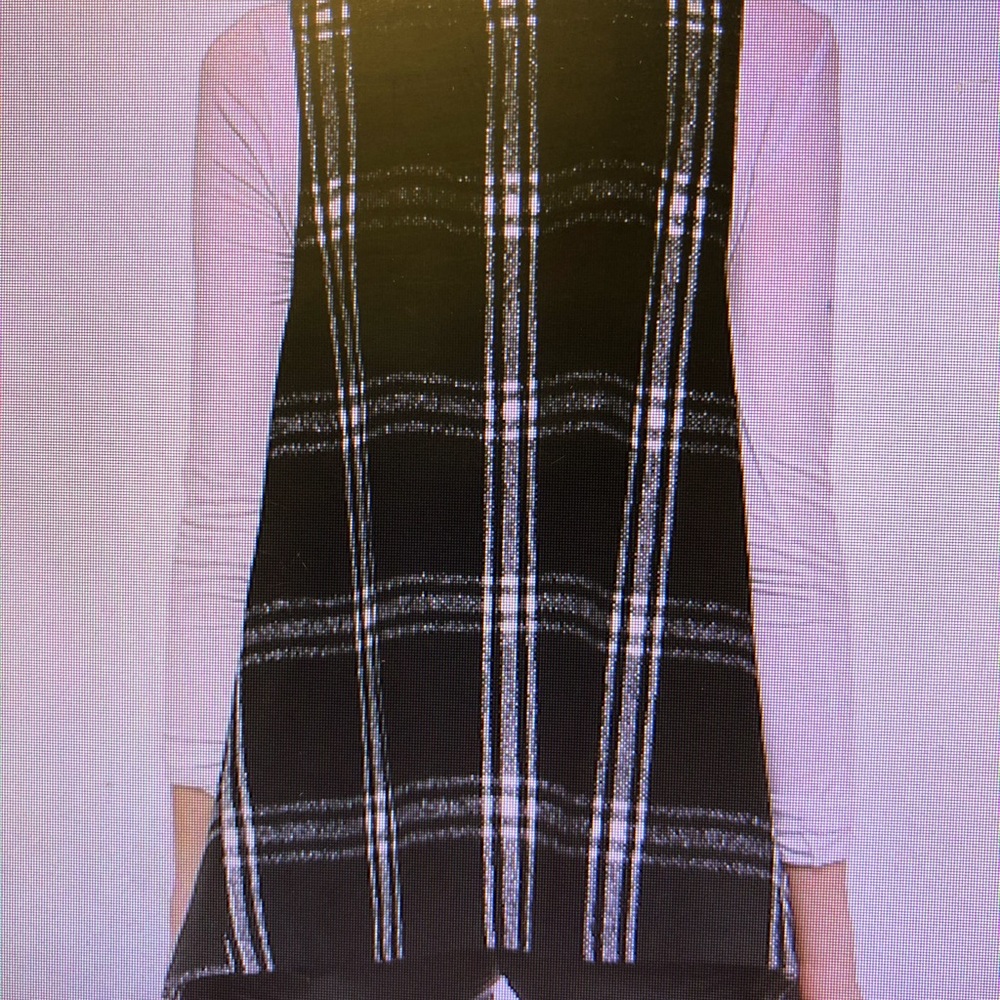 Black and white vest. - Picture 4 of 5